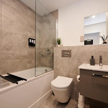 Centre - Free Parking & Gym York